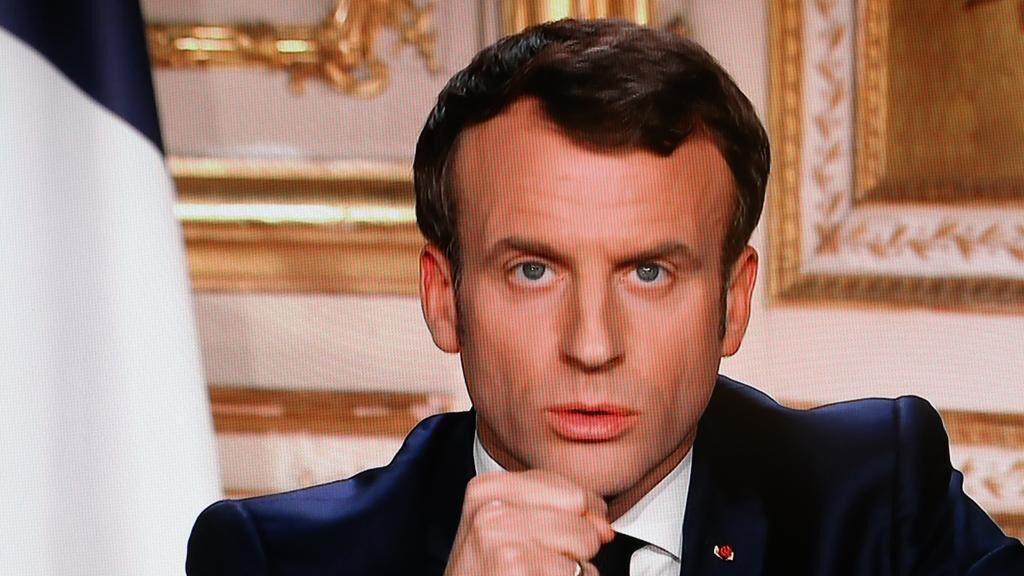 استقبال فرانسوی ها از تصمیمات رئیس جمهورشان