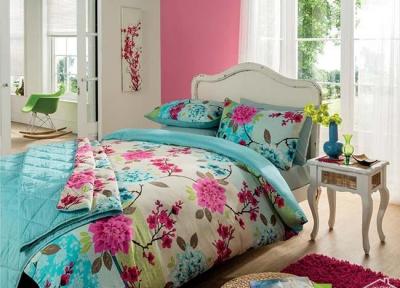 تزیین تخت خواب دو نفره با تم گل و گیاه و رنگ های جذاب